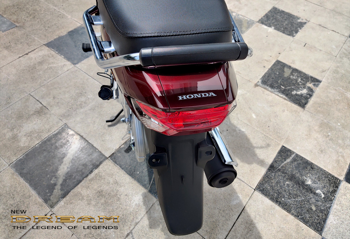 Đèn hậu Honda Dream 125 NCX 2024 màu đỏ Đèn hậu Honda Dream 125 NCX 2024 màu đỏ